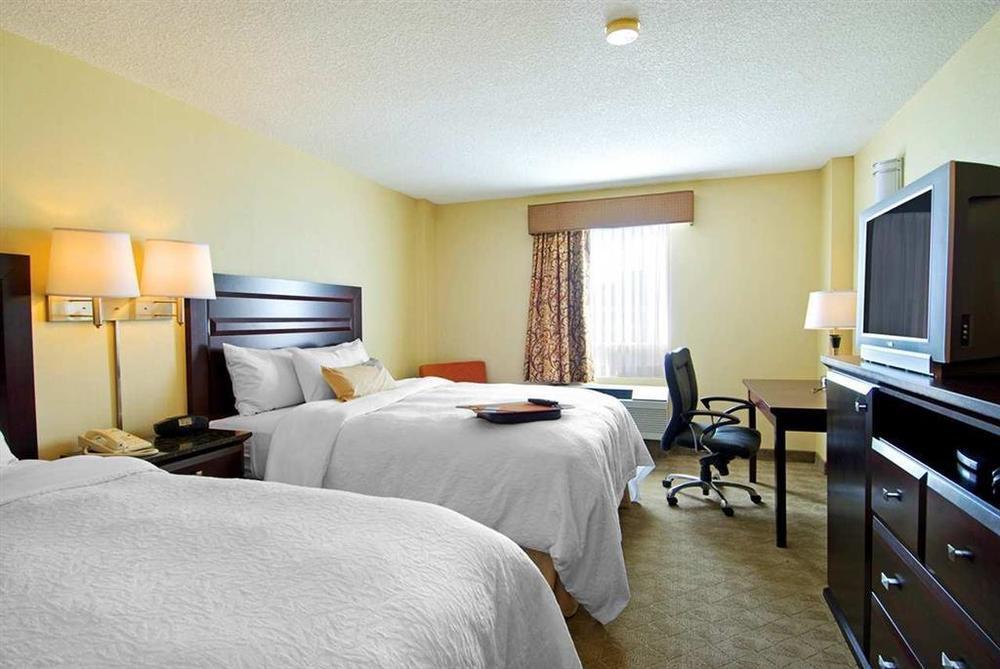 Hampton Inn & Suites By Hilton Calgary-Airport Zimmer foto