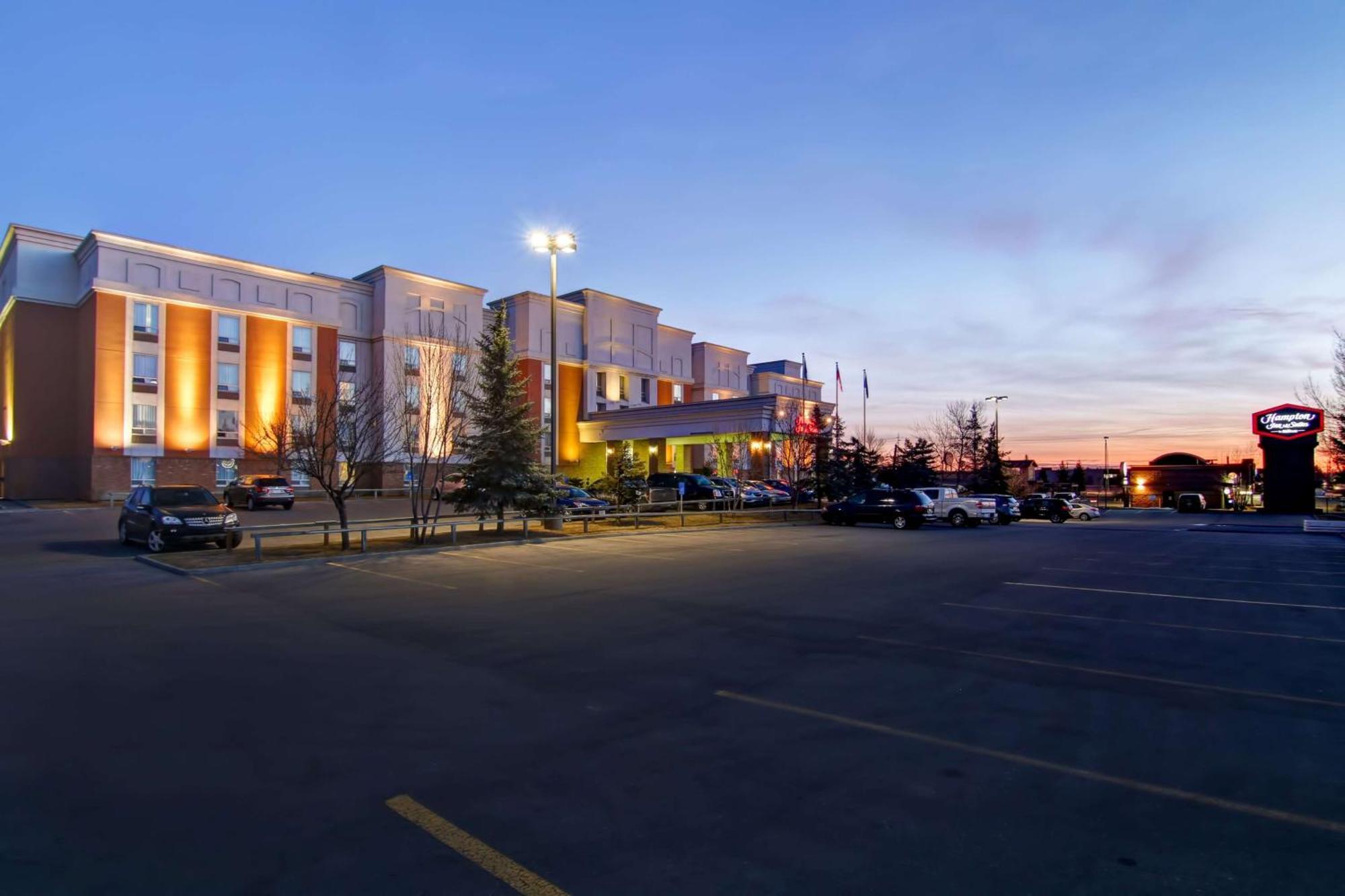 Hampton Inn & Suites By Hilton Calgary-Airport Exterior foto